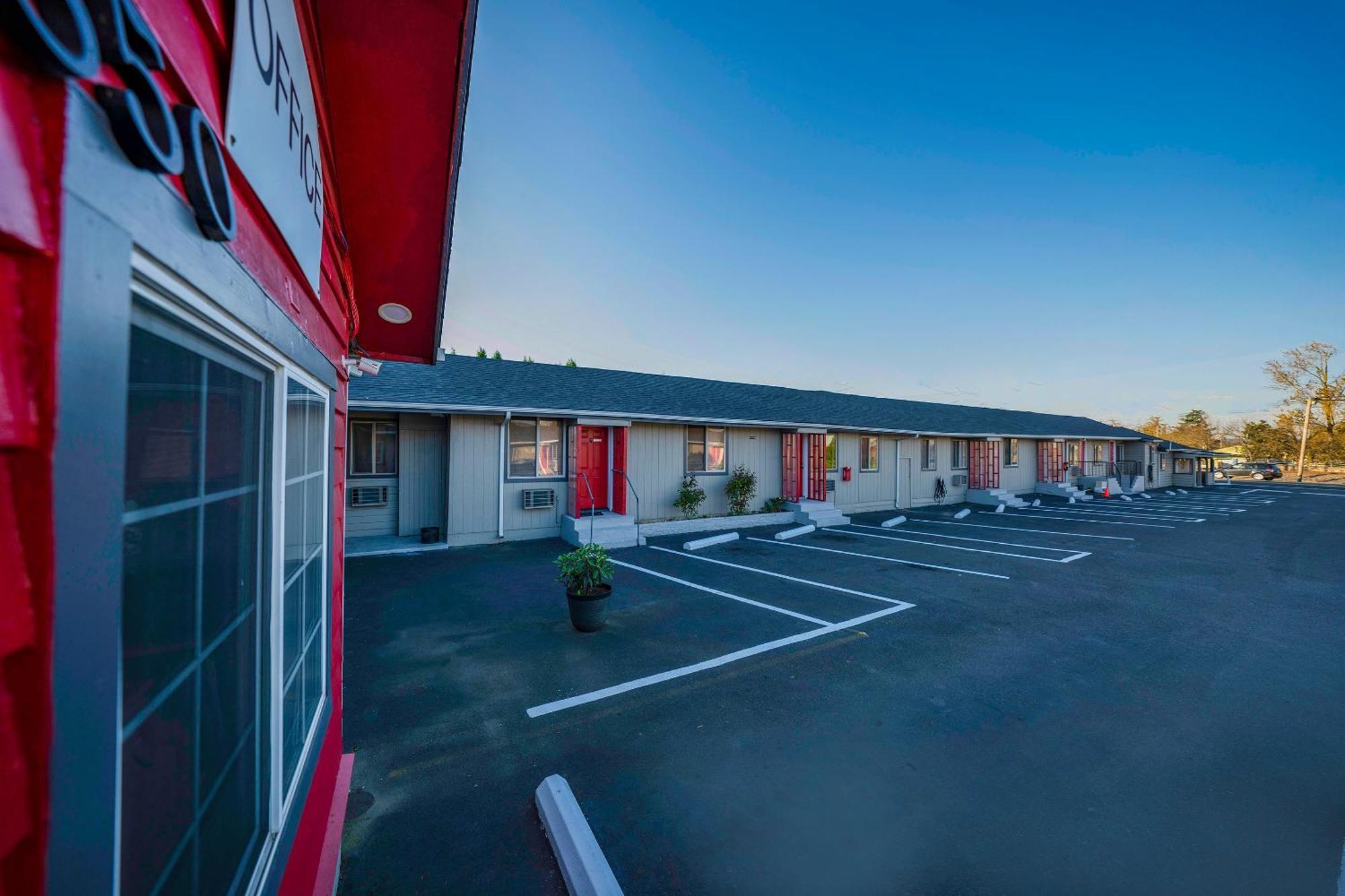 Oyo Hotel Portland Or Near Airport Gresham Exterior photo
