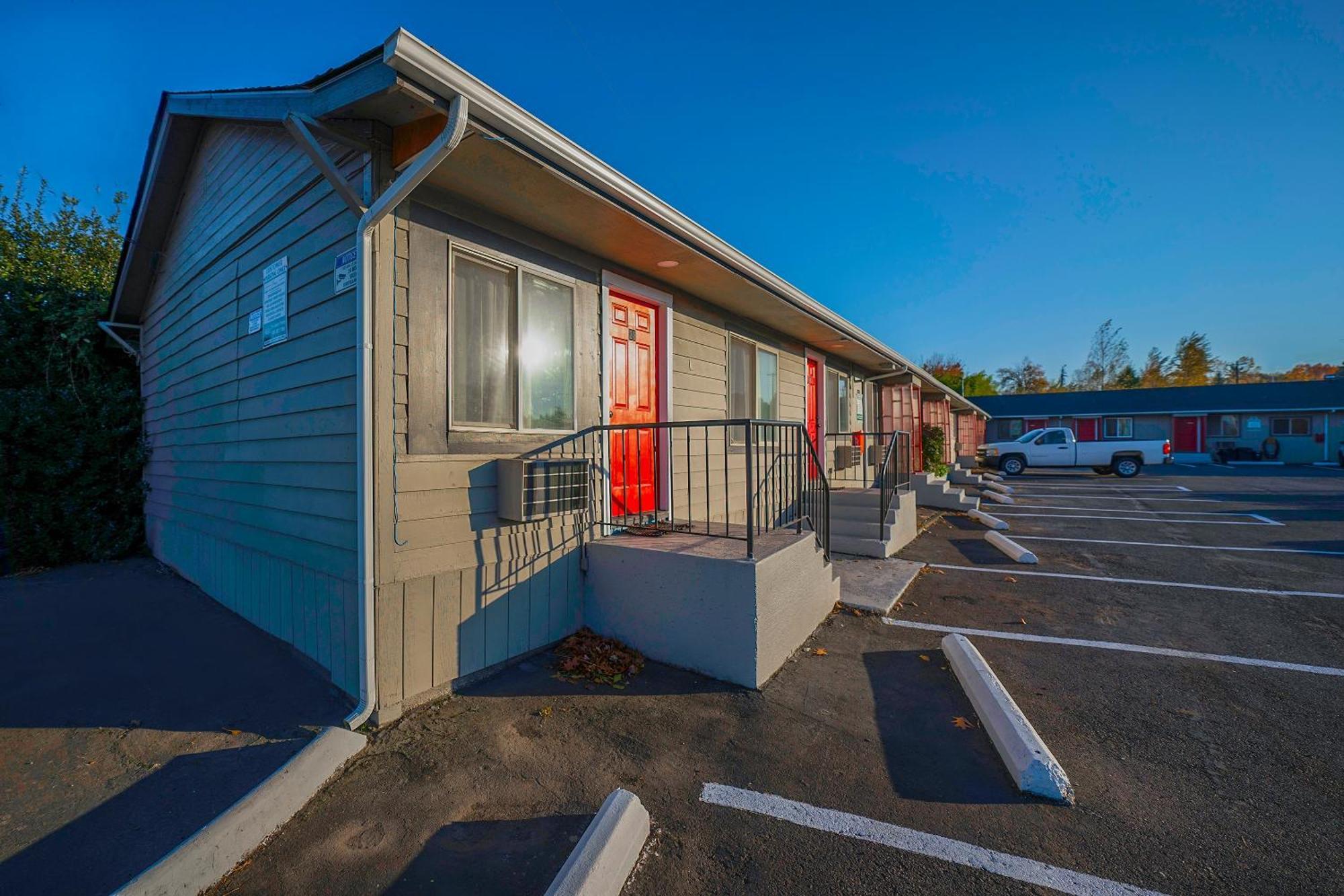 Oyo Hotel Portland Or Near Airport Gresham Exterior photo